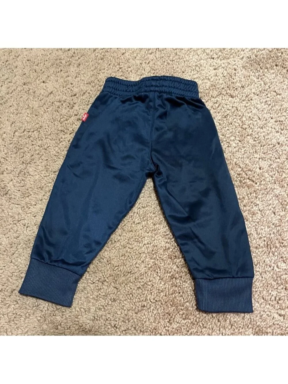 Navy/Blue, White, and Red Levi’s Outfit